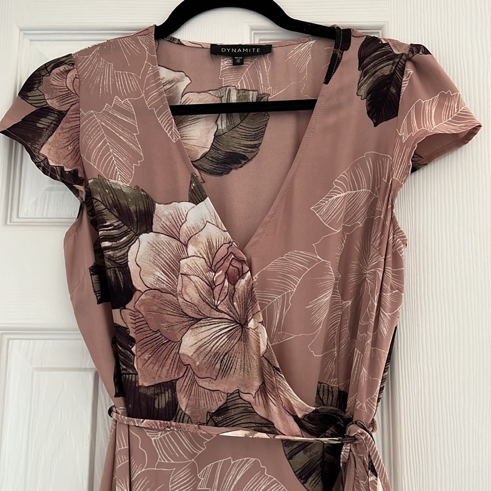 DYNAMITE WRAP DRESS - Picture 2 of 4